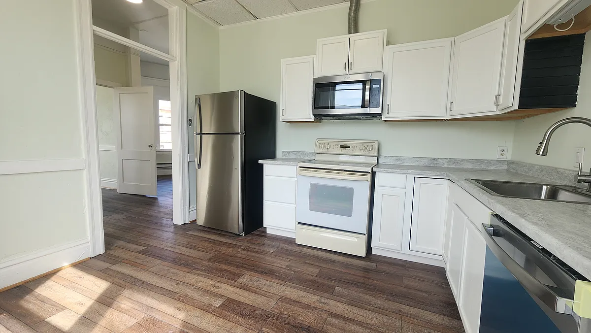 Kitchen - 109 S McDonald St #205