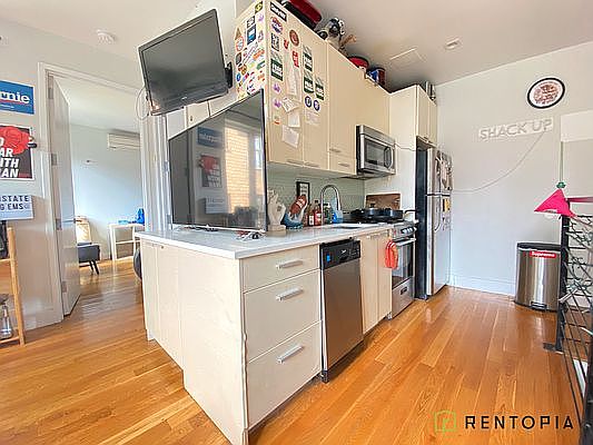 3rd image of 1433 De Kalb Ave #1A