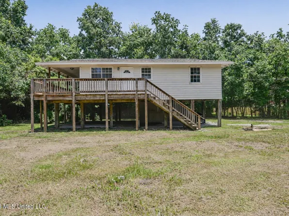 11052 Wilson St, Bay Saint Louis, MS 39520
