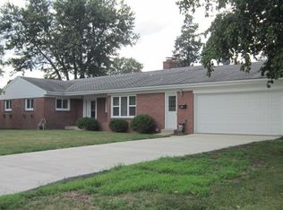 901 Snyder Dr, Bloomington, IL