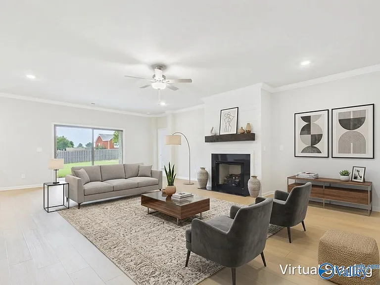 18072 Longleaf Dr — Photo 2