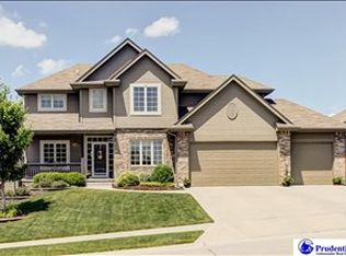 17022 Burdette St, Omaha, NE 68116