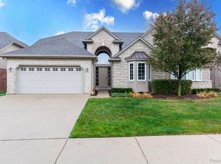 30493 Berghway Trl, Warren, MI 48092
