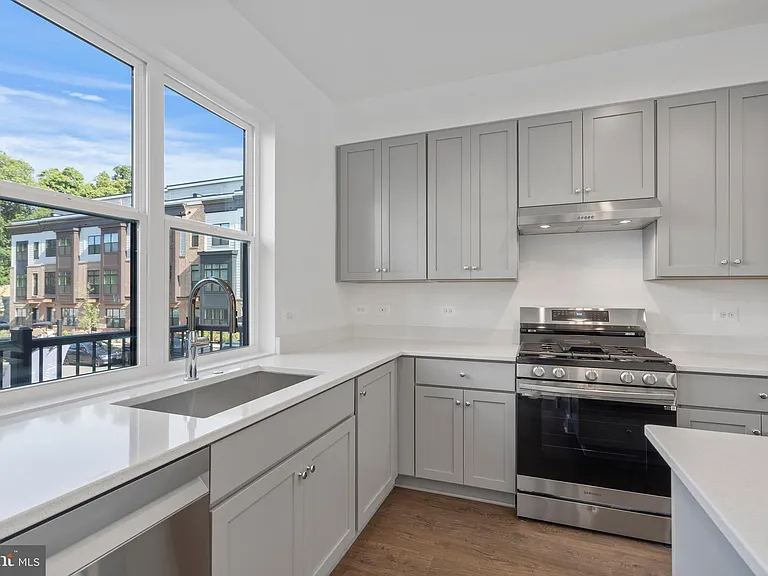 2038 Tysons Ridgeline Rd — Photo 11
