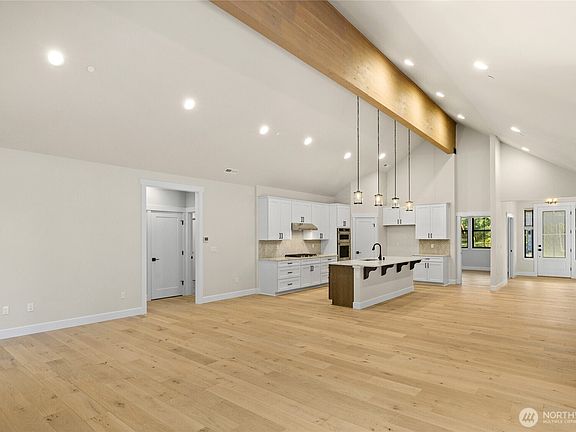 4th image of 1050 Domerie Park Loop