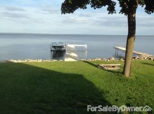 486 Rainbow Beach Rd, Neenah, WI 54956