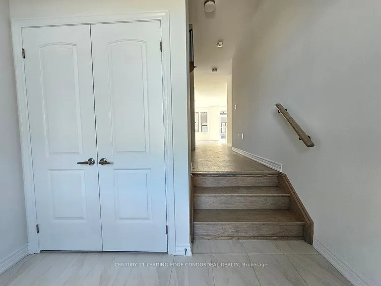 21 Milady Cres — Photo 4