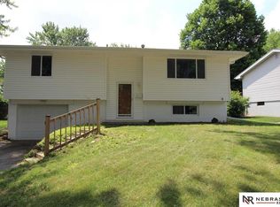 8813 Park View Blvd, La Vista, NE 68128