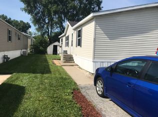 77 Candlelight Dr, Sauk Village, IL 60411