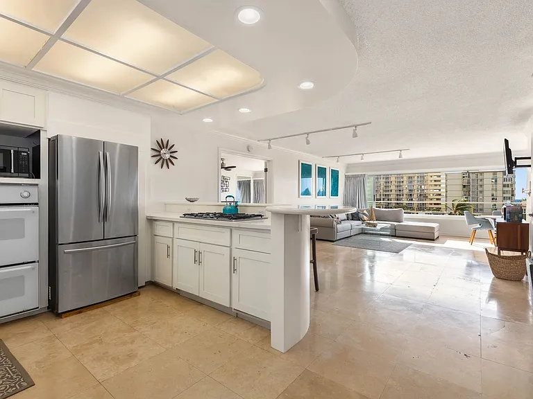 2895 Kalakaua Ave #708 — Photo 10