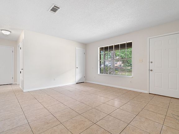 3rd image of 5093 Yacht Harbor Cir #B