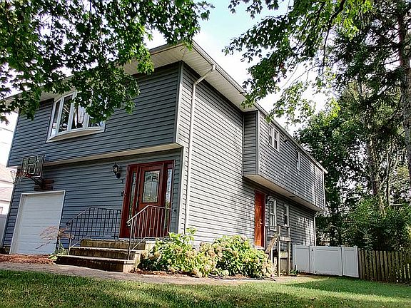2nd image of 3 Leonard Pl