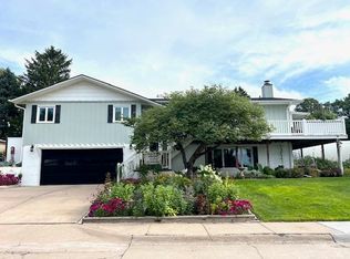 307 W 36th Dr, Kearney, NE 68845