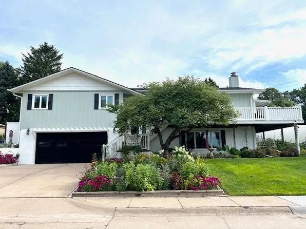 307 W 36th St, Kearney, NE 68845