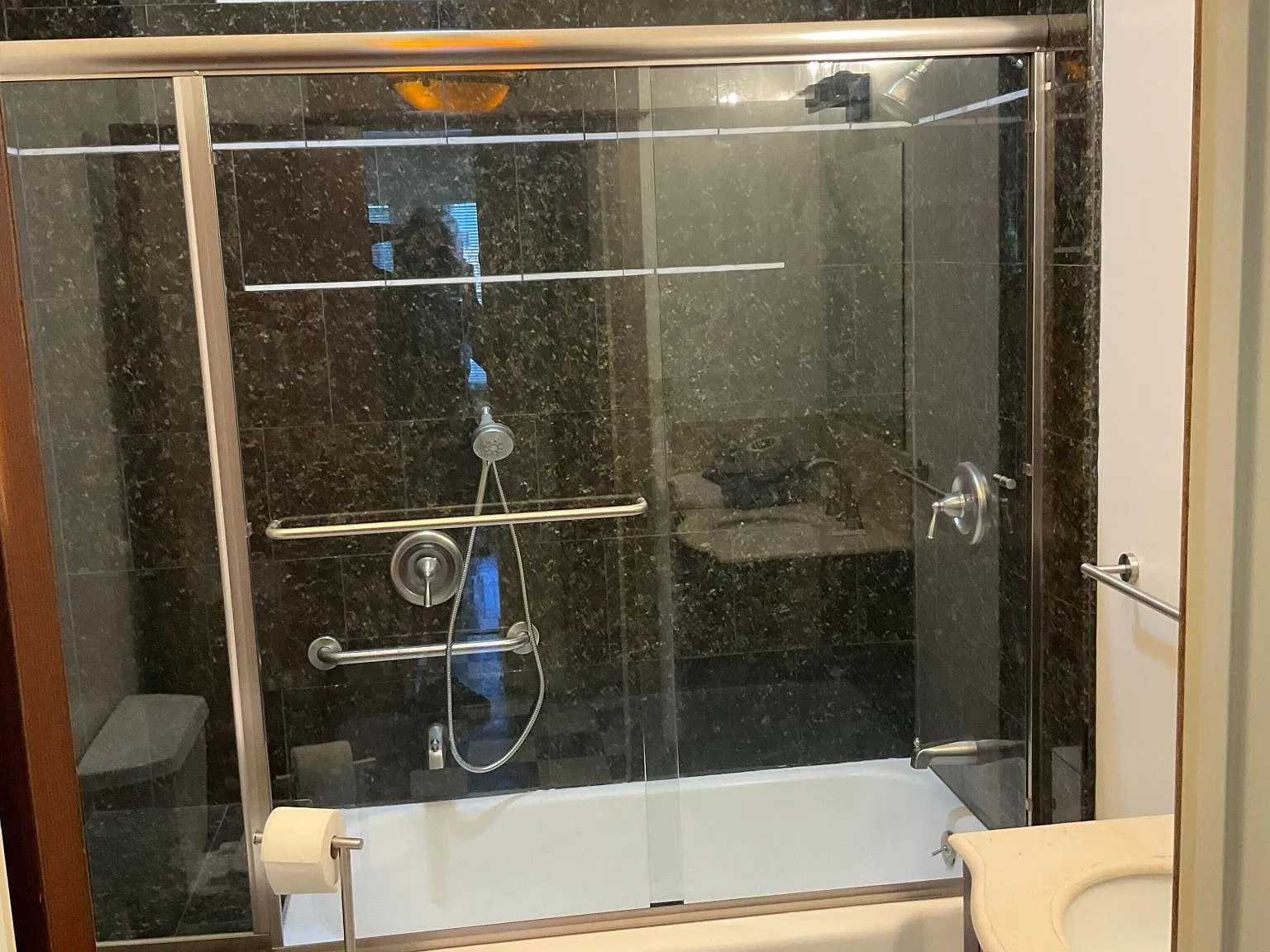 2 bed, 1000 sqft, $1,850 — Photo 3