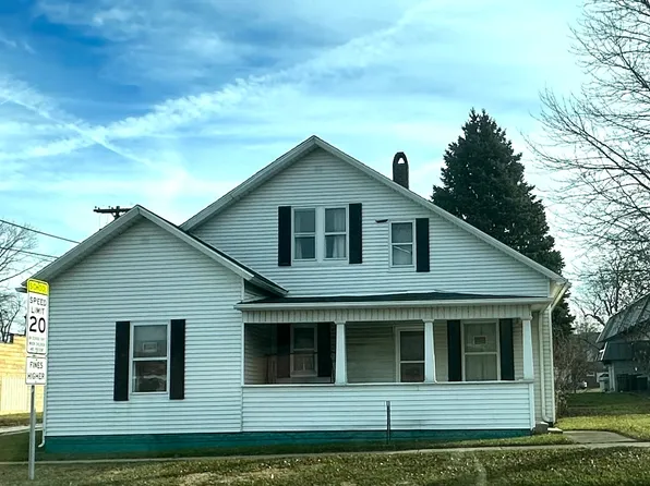 103 N Walnut St, Le Roy, IL 61752