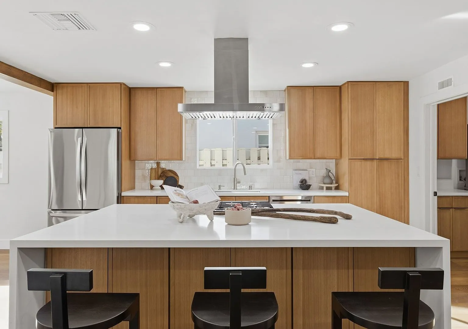 Newly Renovated Home in the Heart of West Hills! — Photo 2