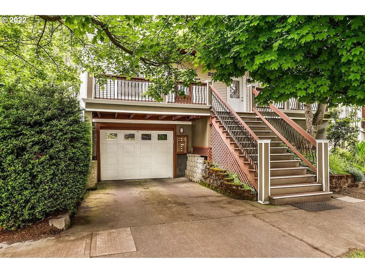 35 NE Tillamook St APT A photo 1