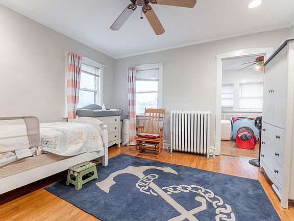 4th image of 823 N Elmwood Ave