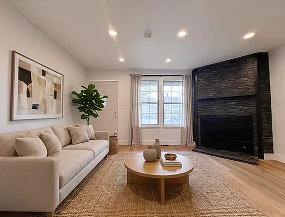 2 bed, 1100 sqft, $2,300 — Photo 4