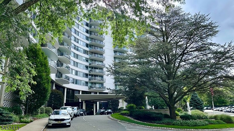 1st image of 1 Claridge Dr Unit 1000 #1000