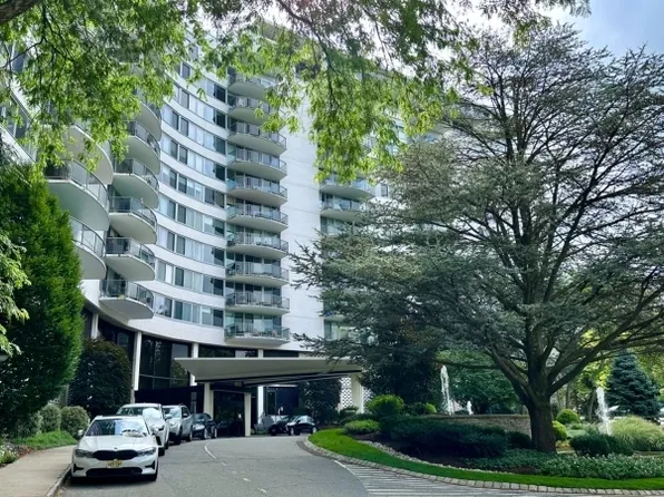 1 Claridge Dr Unit 1000 BLDG 1 #1000, Verona Twp., NJ 07044