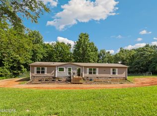 1044 Woodstock Ln, Strawberry Plains, TN 37871
