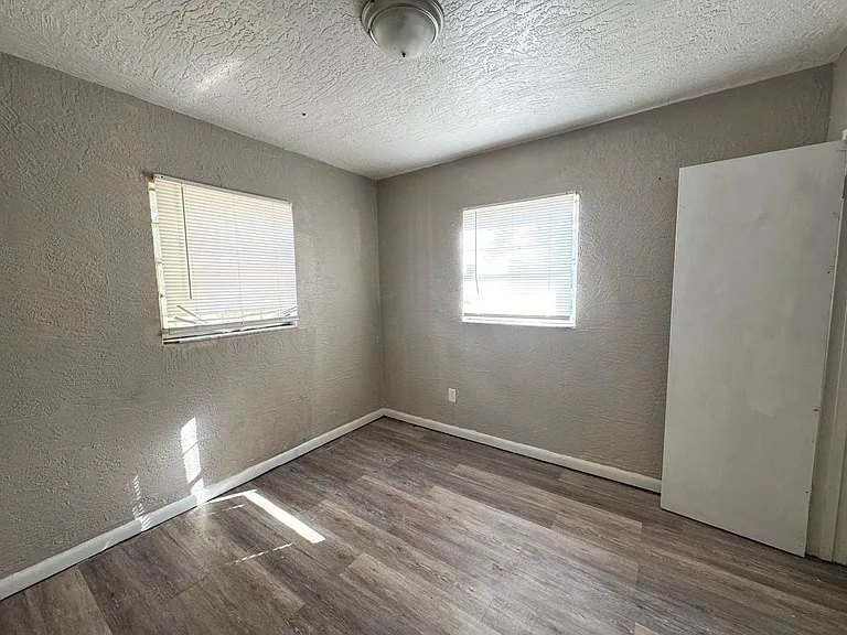 1209 Carlsbad Pl — Photo 33
