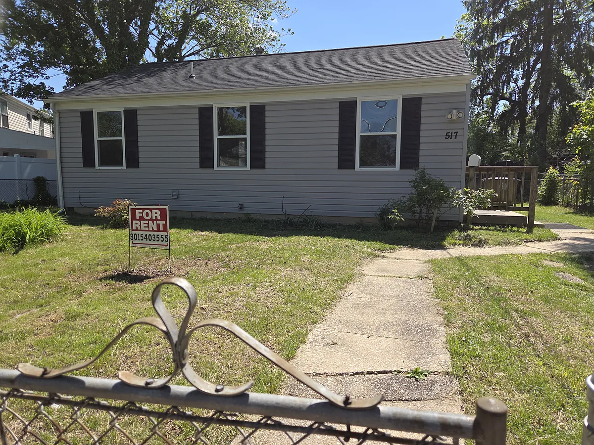 Building Photo - 517 Longwood Dr