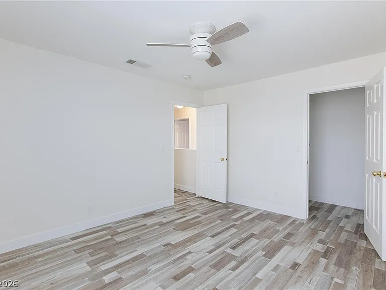 8048 W Rochelle Ave — Photo 27