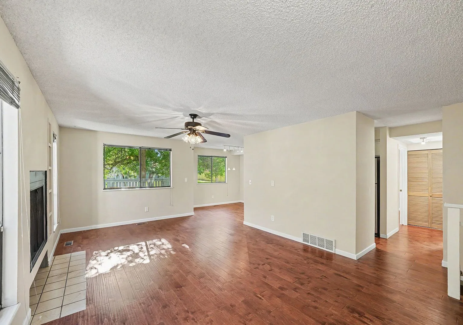 Spacious 2BR/2BA Corner Unit with Finished Basement, Private Patio & Garage — Photo 4