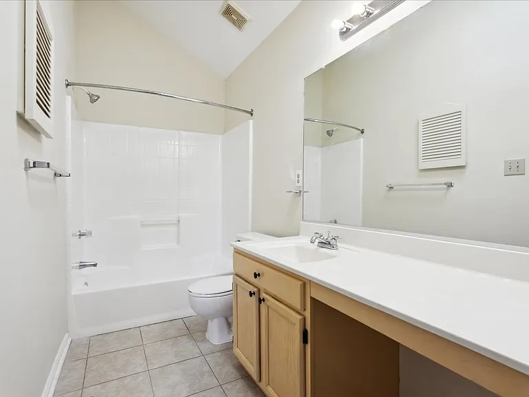 27 Tamarisk Quay #F — Photo 12