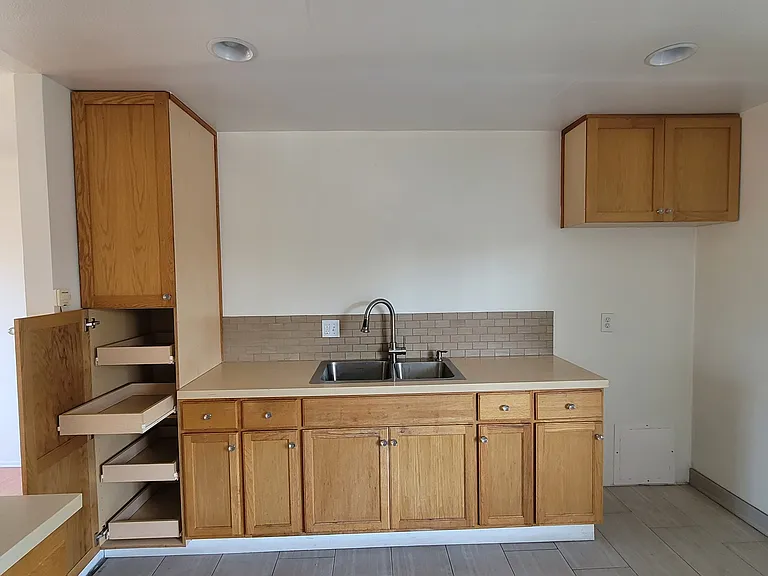 1038 N Ridgewood Pl #4 — Photo 9