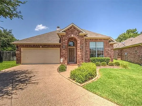 2684 Britany Cir, Bedford, TX 76022