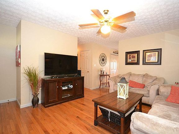 3rd image of 224 River Avon Ct