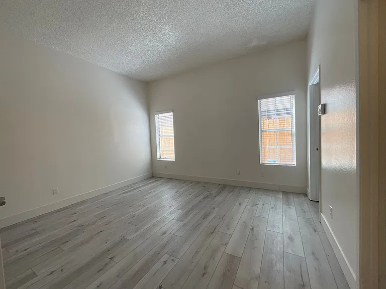15345 Murray Ave — Photo 16