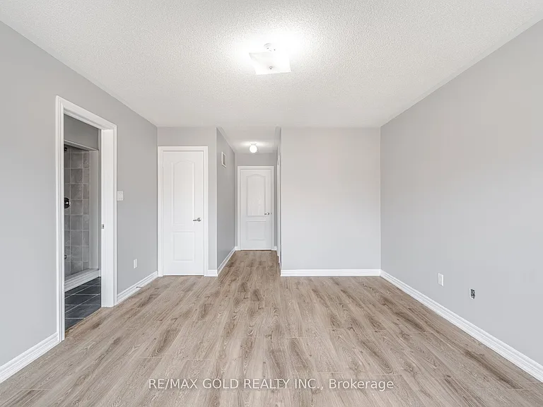 67 Yardley Cres — Photo 27