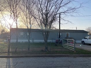 103 W Grove St, Olney, TX 76374