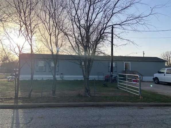 103 W Grove St, Olney, TX 76374