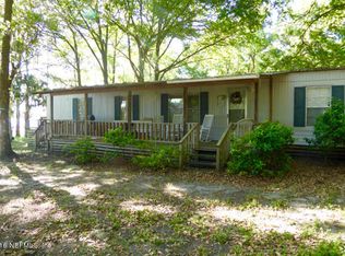 147 Walker Dr, Interlachen, FL 32148