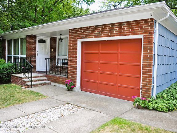 2nd image of 186 Acacia Ave