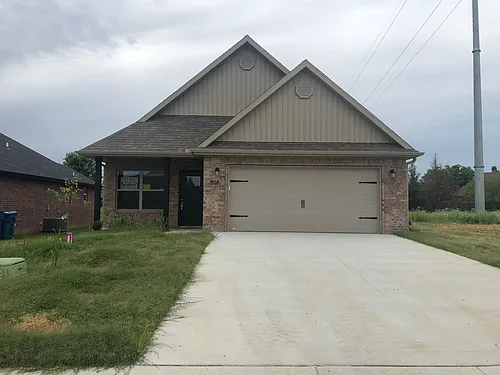 804 SW Cabriolet St Photo 1