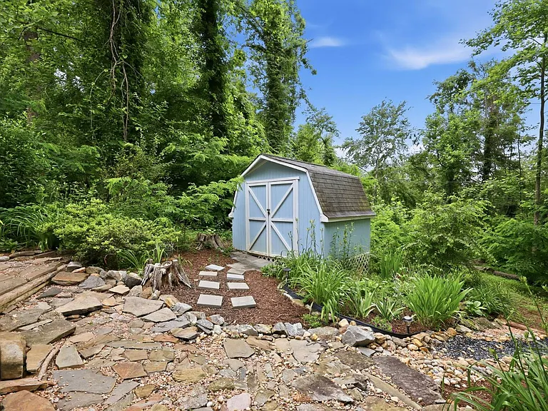 122 Wells St — Photo 15