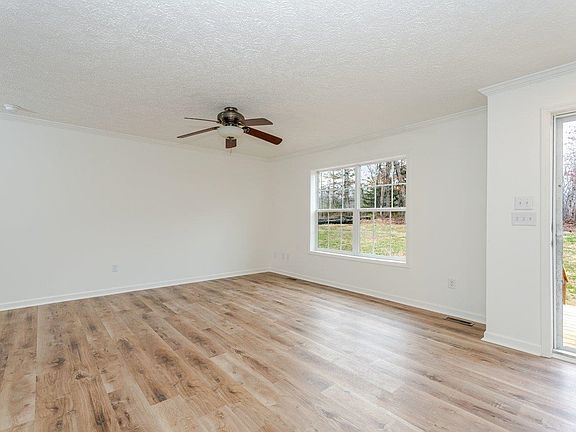 5th image of 394 Springbranch Trl