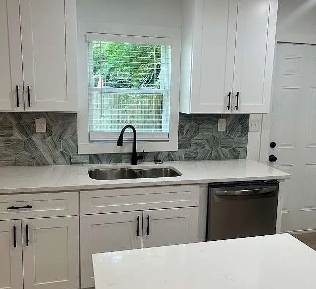 2324 Highview Rd SW — Photo 2