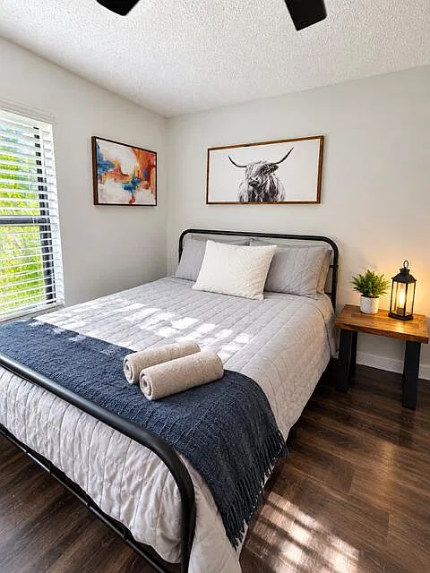 1 bed, 1.0 bath, 696 sqft, $1,295 — Photo 1