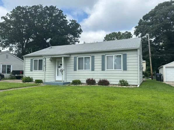 3721 13th Ave, Moline, IL 61265