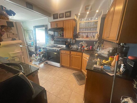 2nd image of 23-90 33rd St #2