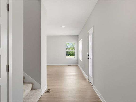 5th image of 4712 Brentwood Ave