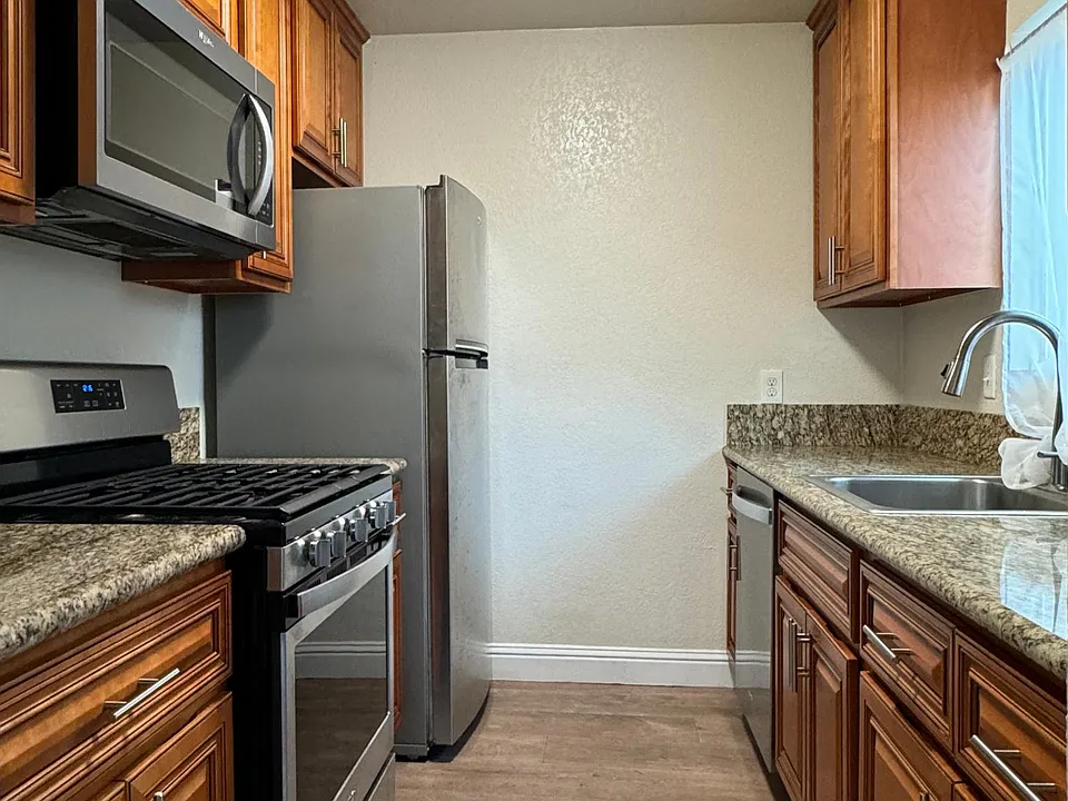 550 Market Pl #1